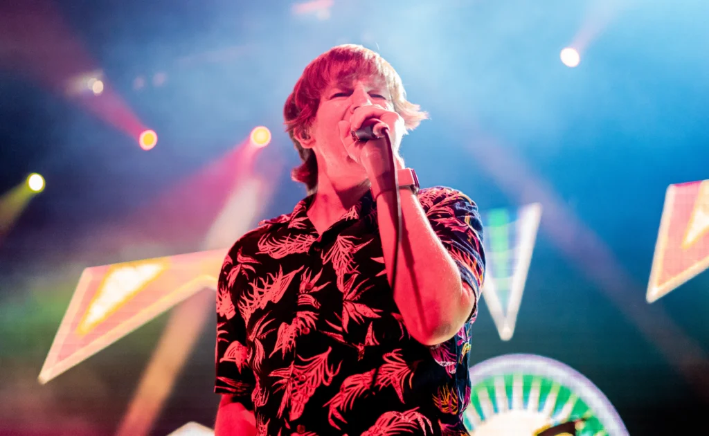 saves the day 3 1 New Jersey vs The World: Senses Fail and Saves The Day