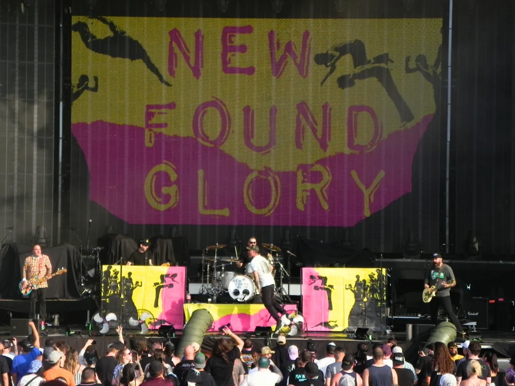 dscn5599 edited Do you still feel part of something loud?