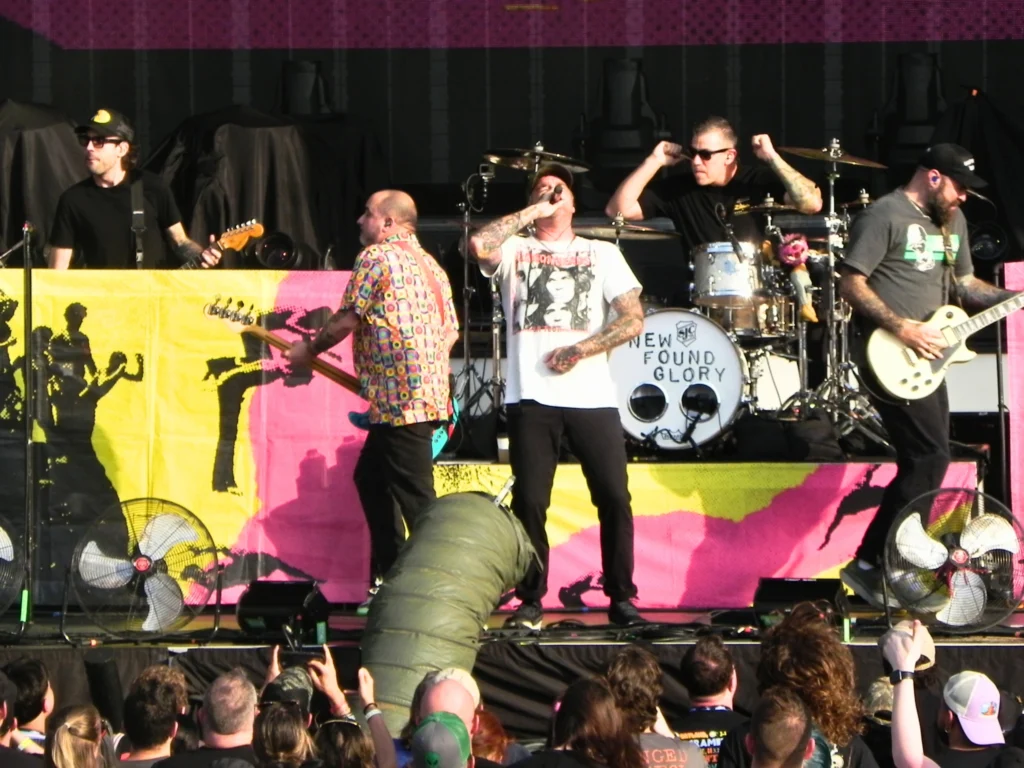 dscn5615 edited Do you still feel part of something loud?