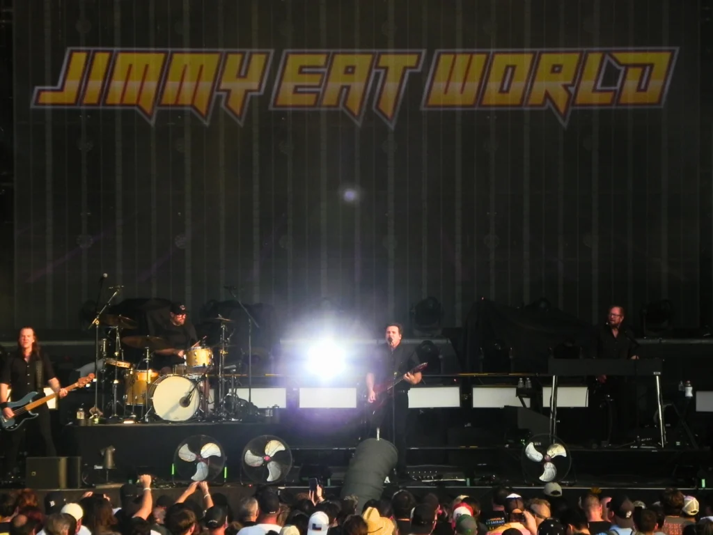 dscn5690 edited Do you still feel part of something loud?