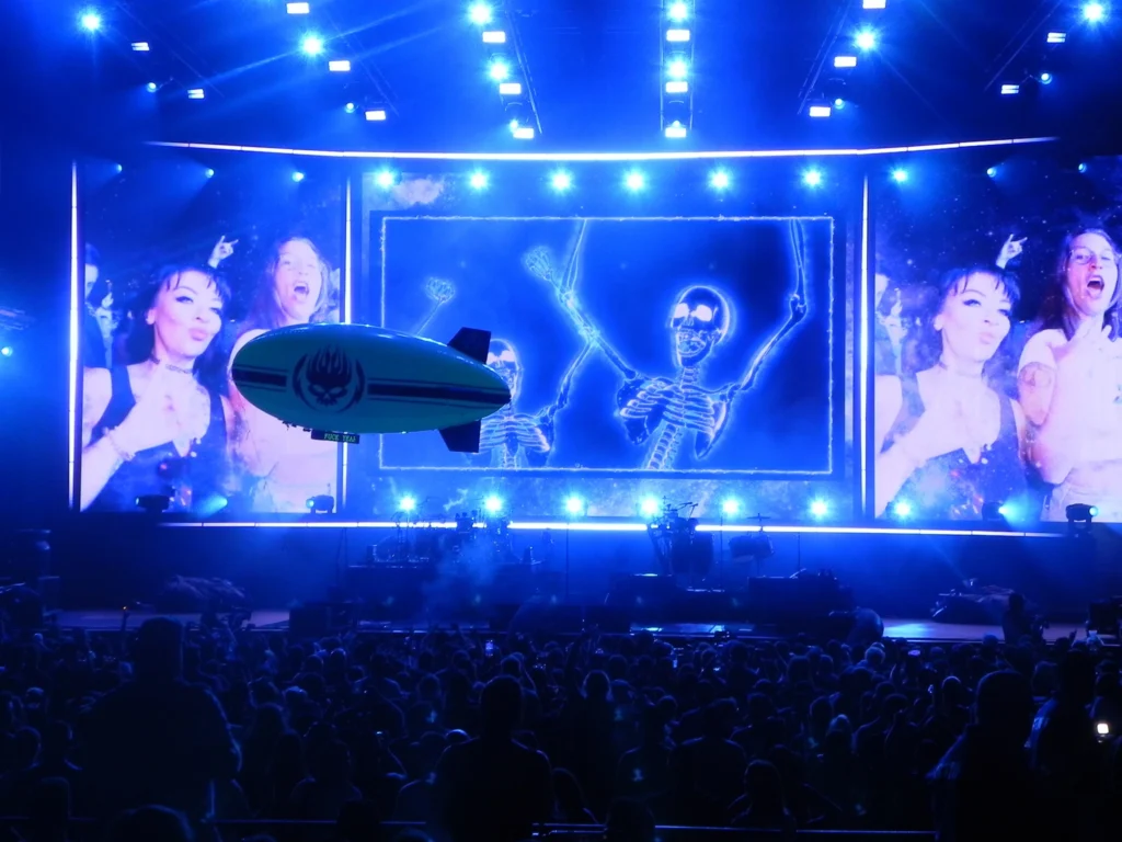 dscn5794 Do you still feel part of something loud?